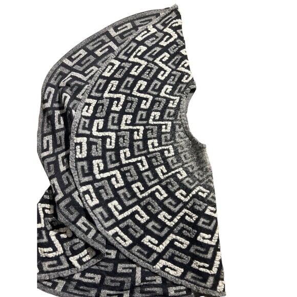 NWT Charlie B geometric jacquard Shawl poncho Charcoal Sz O/S - Picture 3 of 15